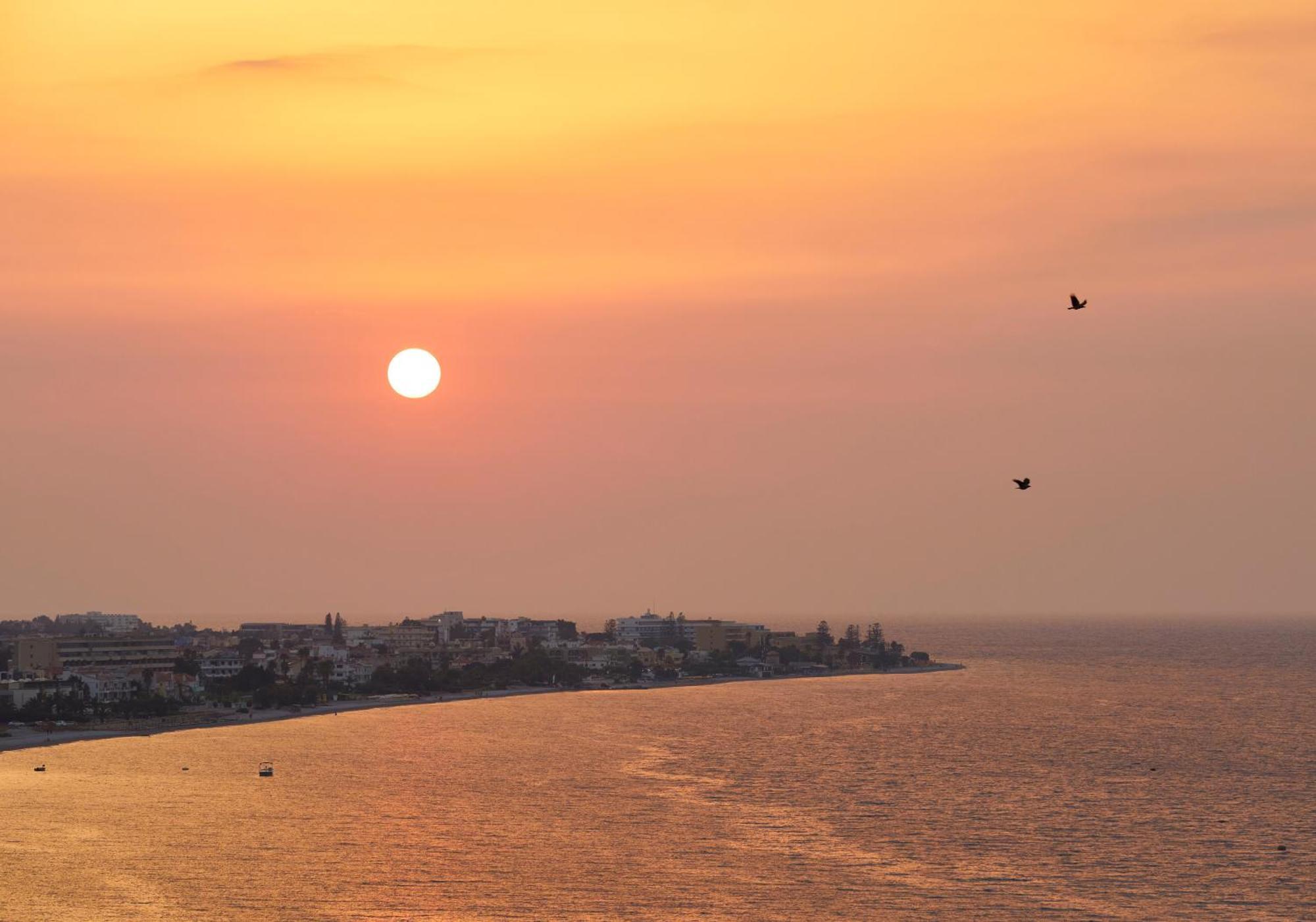 Amus Hotel & Spa Ixia  Exterior foto Sunset over the Gulf of Naples