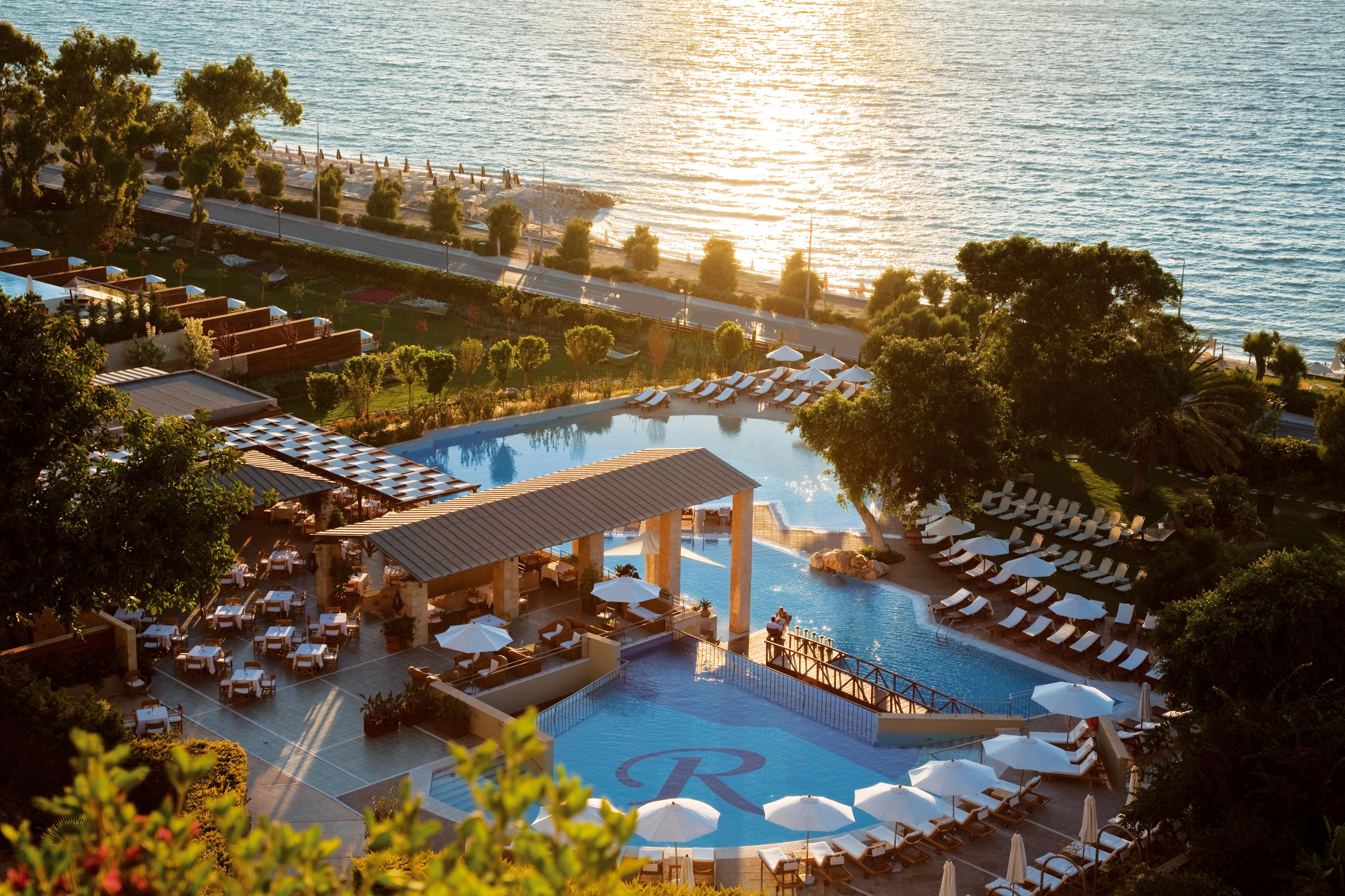 Amus Hotel & Spa Ixia  Exterior foto The resort's main pool