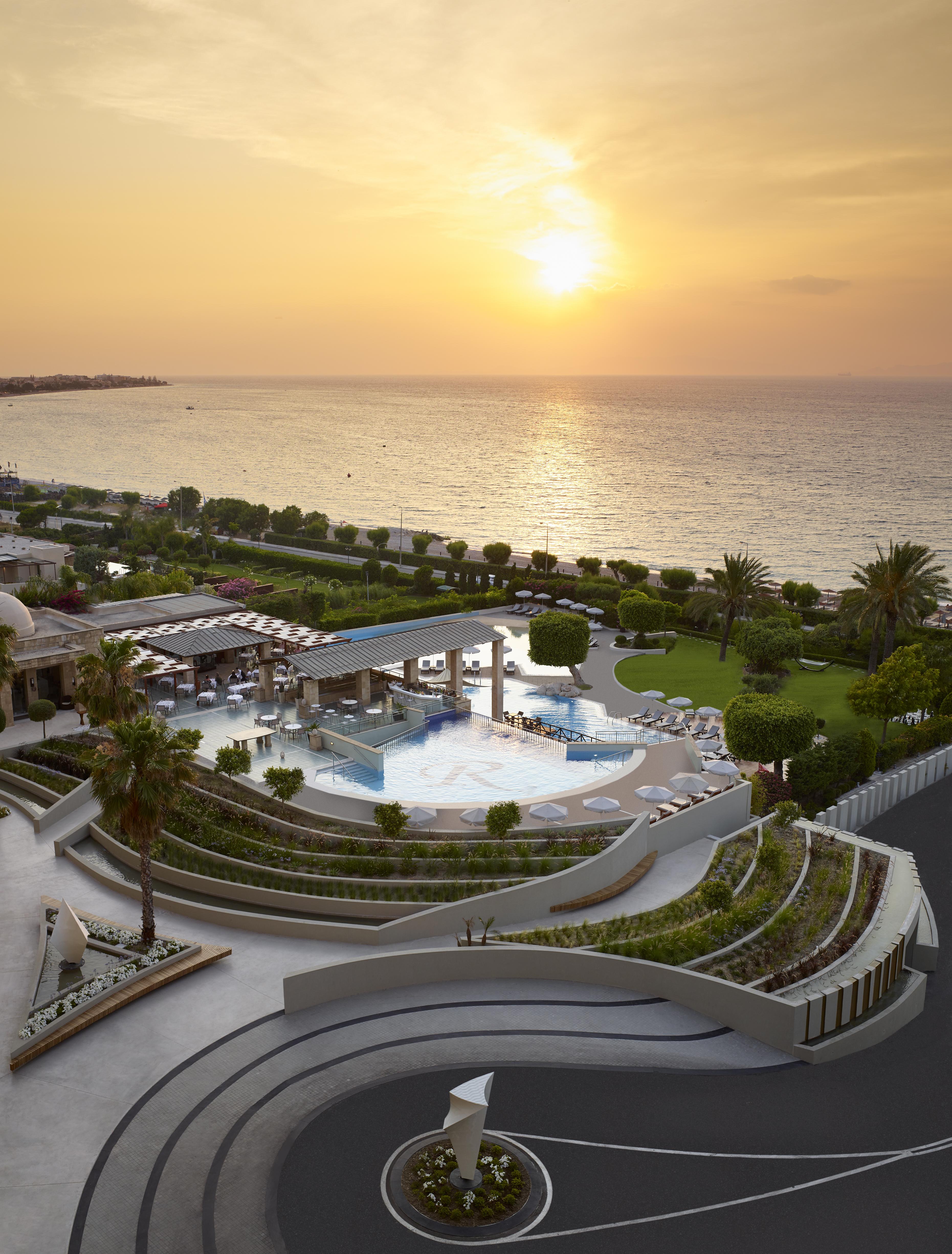 Amus Hotel & Spa Ixia  Exterior foto The resort's main pool