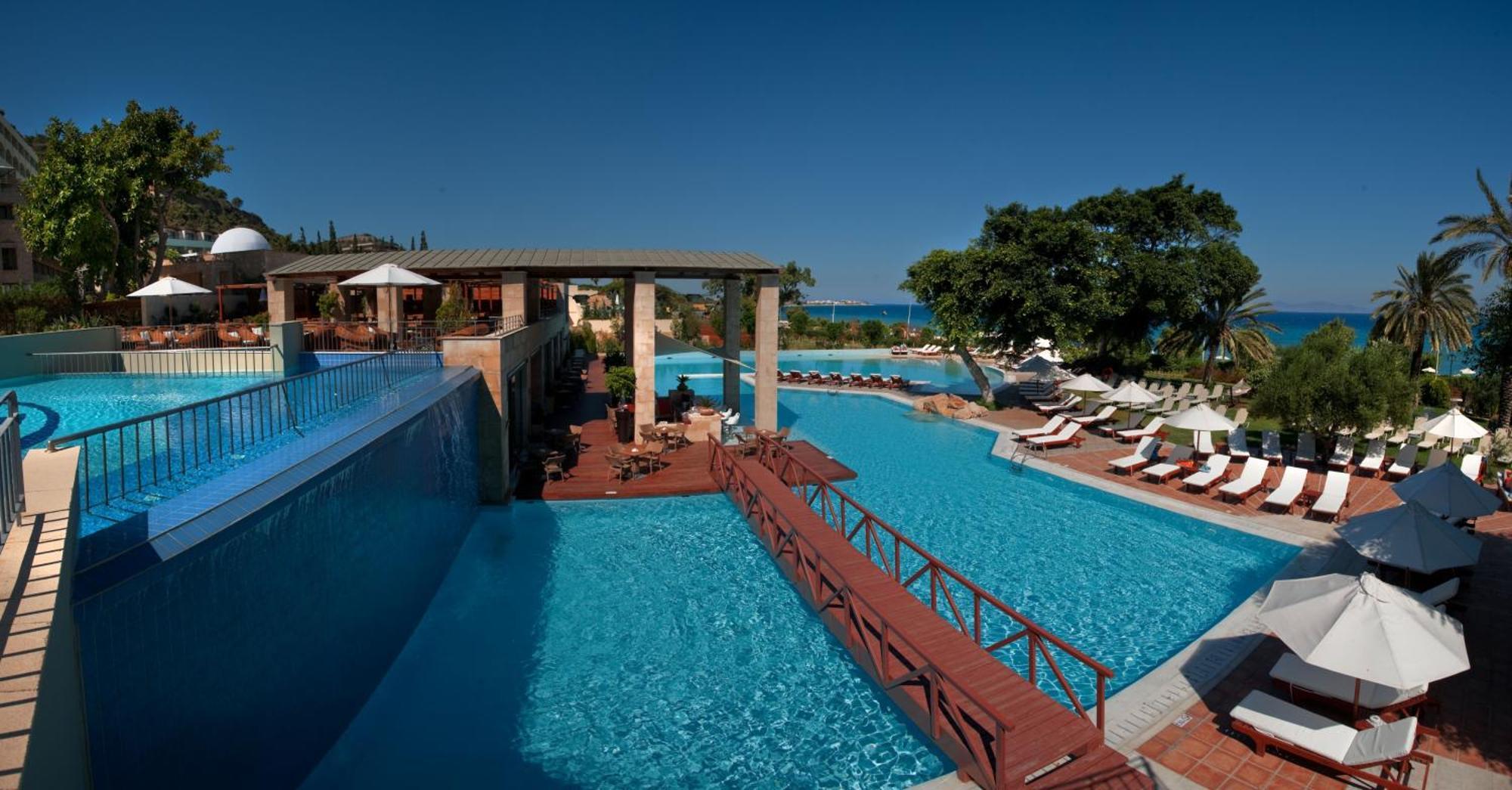 Amus Hotel & Spa Ixia  Exterior foto The resort's main pool