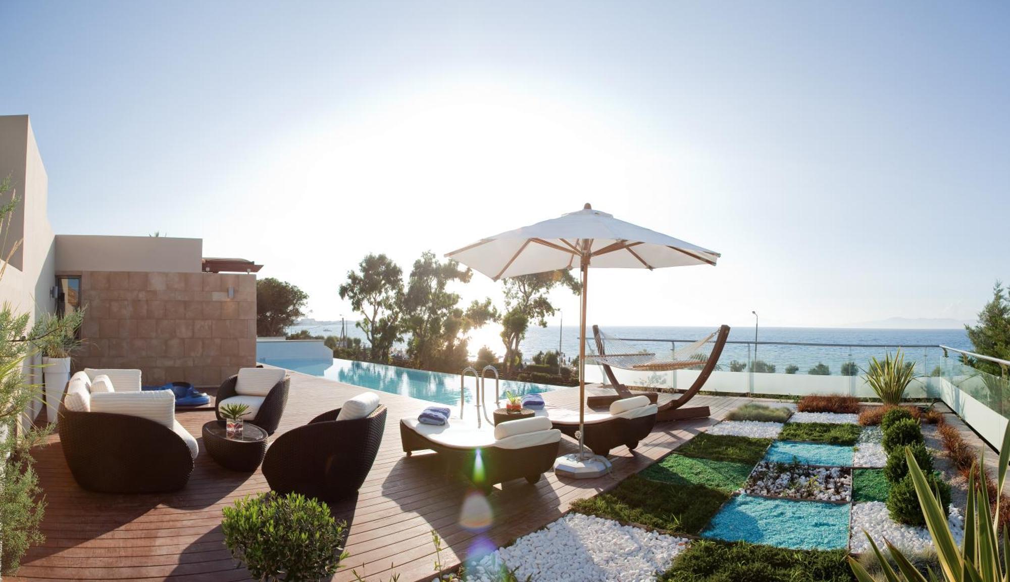 Amus Hotel & Spa Ixia  Exterior foto The pool at the hotel