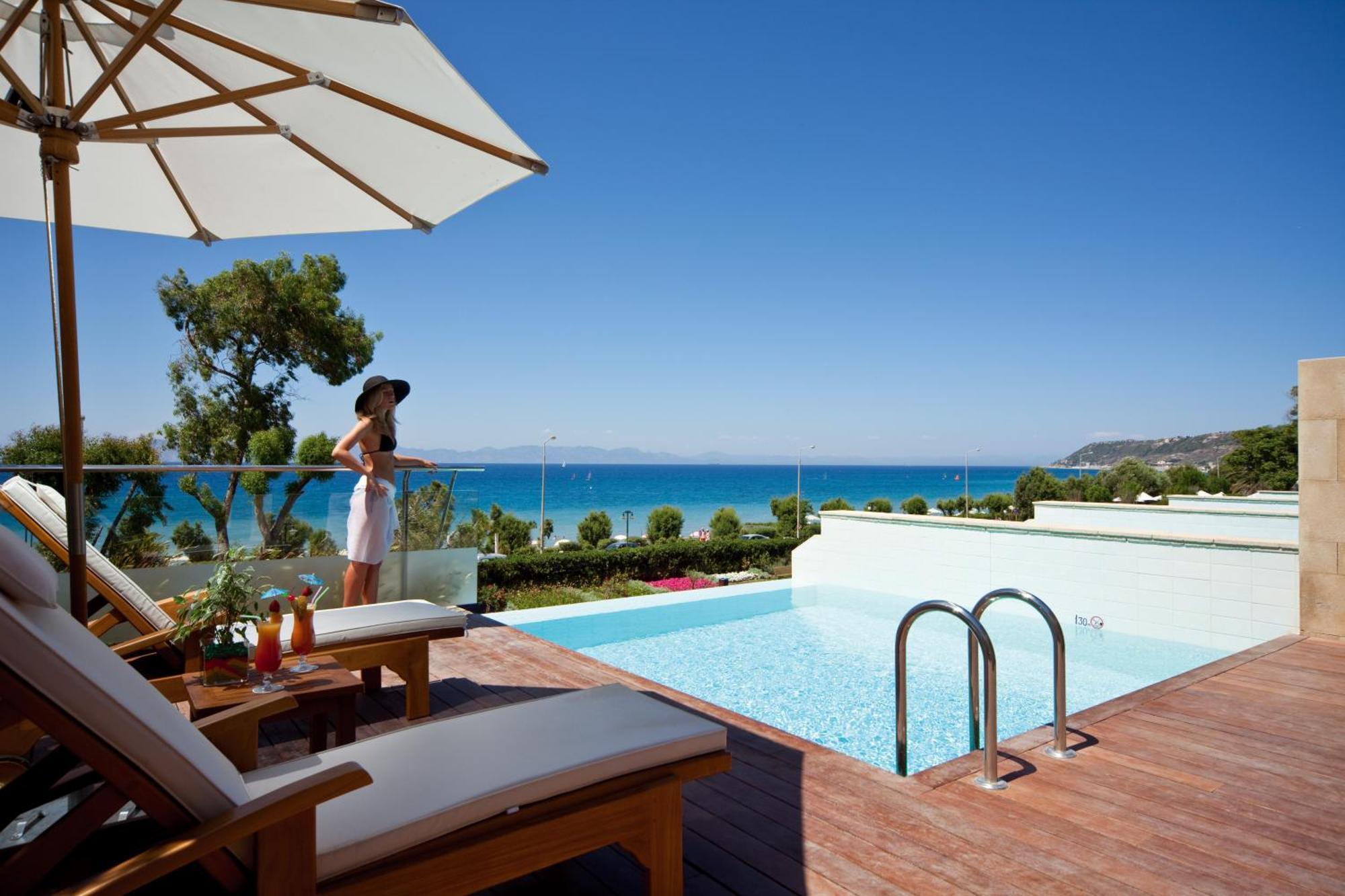 Amus Hotel & Spa Ixia  Exterior foto The swimming pool at the hotel